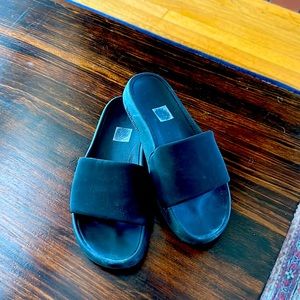 Lululemon Slides